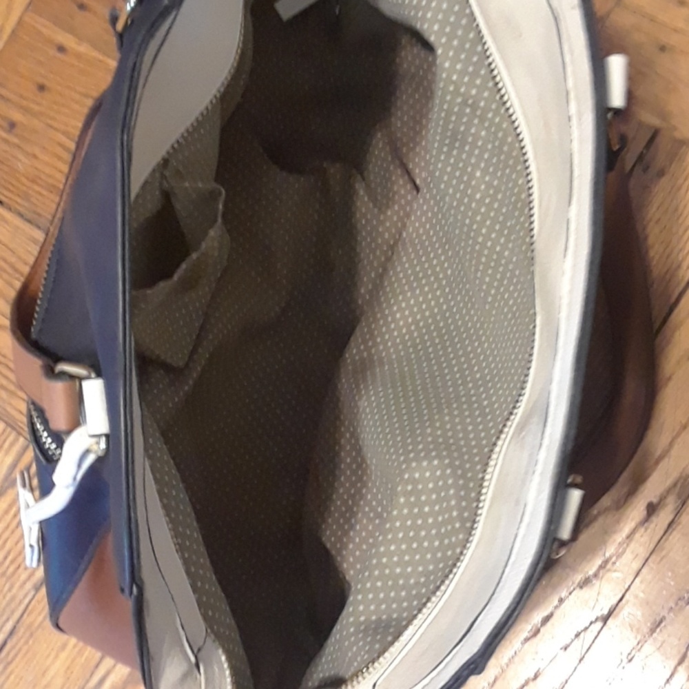 Handbag - Picture 3 of 3